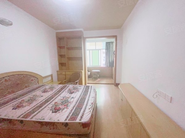 重庆渝中大坪中港大厦大坪轻轨1.