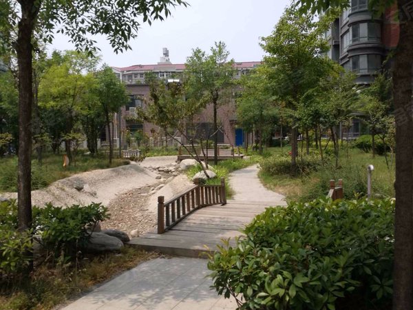 郑州郑东新区农业南路万通国际花园万通花园 精装卧室 近地铁口 步行