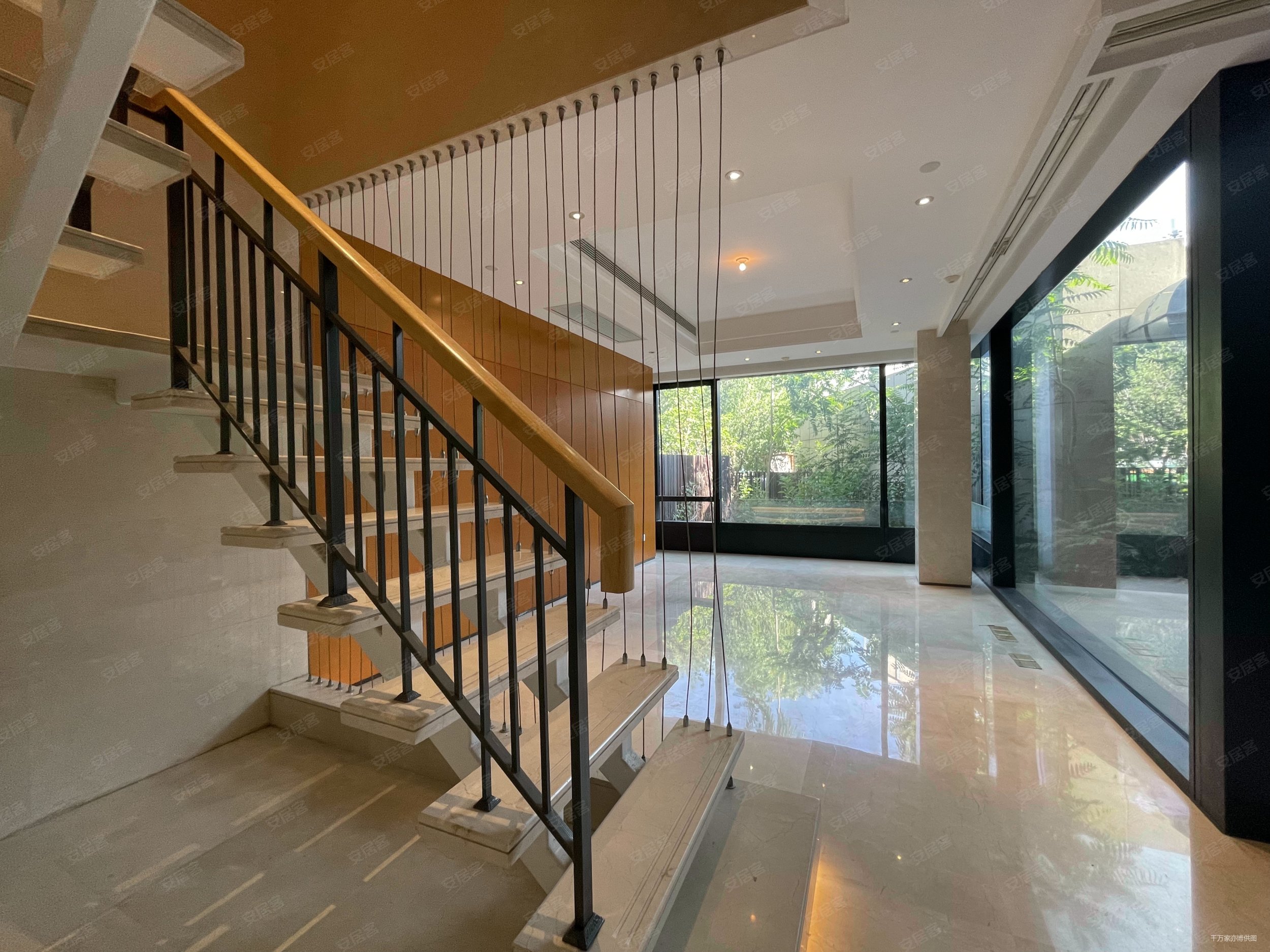 760国锐金嵿复式四居 有   次新房 精装修 看房有钥匙