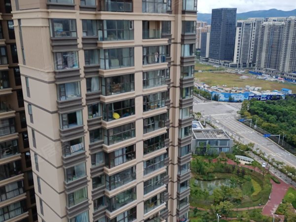 昆明五华泛亚科技新区上悦天地地铁口阜外医院旁 上悦天地 3室2厅 精