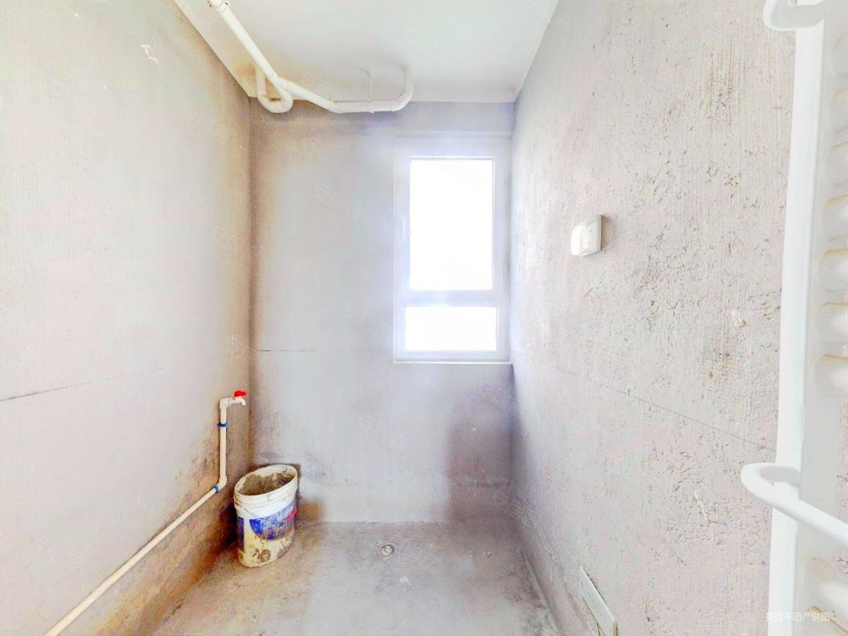 九中附近 纯毛坯 万德御景峰 电梯好楼层 不挡光 全明