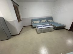 乳山银滩长江路市政供暖小区步梯一层带花园两室一厅年租出租房源真实图片