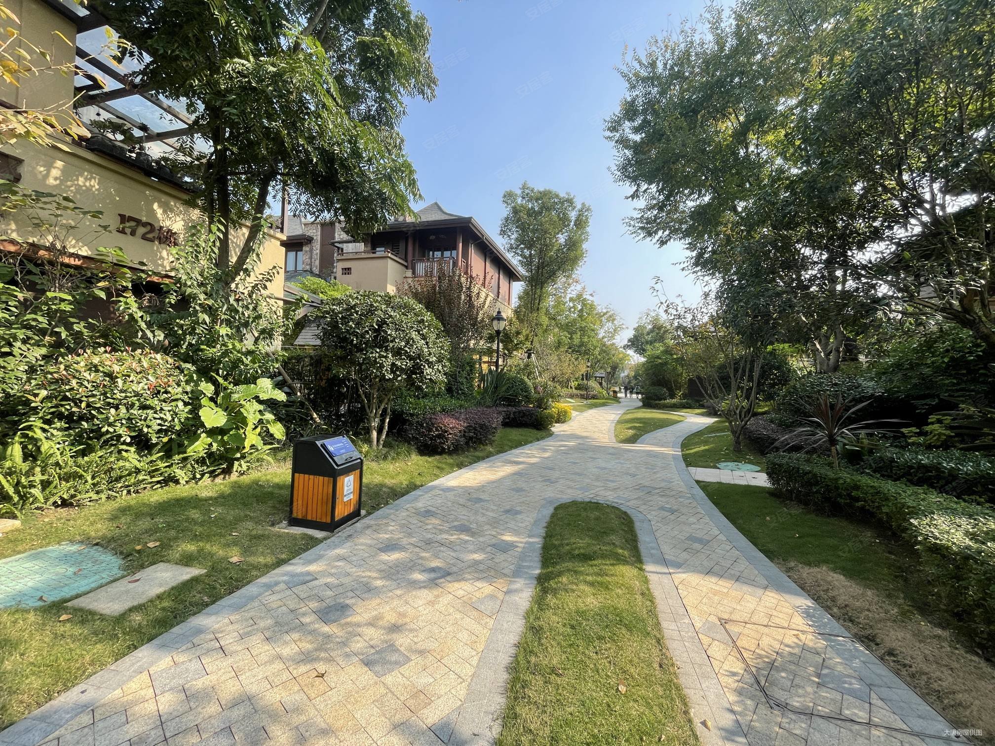 龙湖小院青城2室2厅1卫59.28㎡南北70万