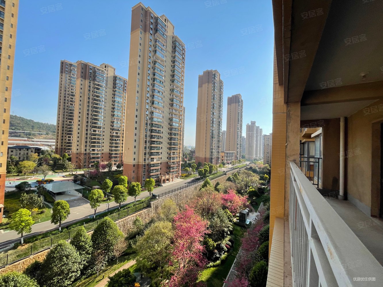 呈贡时代俊园184平110万带车位房子在10楼