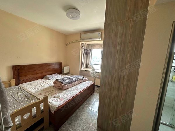 深圳龙华大浪元芬金园大厦紧挨6号线地铁元芬地铁口,精装4房,看羊台山