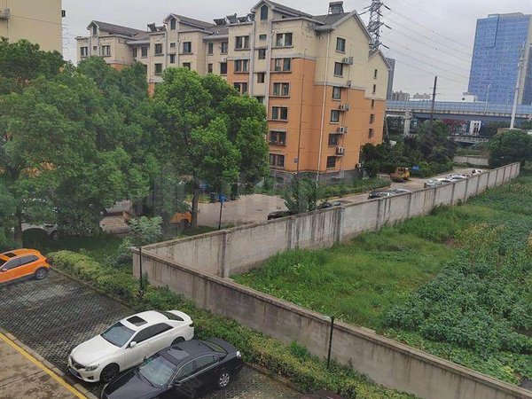 无锡惠山钱桥洋溪人家金桥旁 时代城对面 新装两房 精装修有钥匙 随时