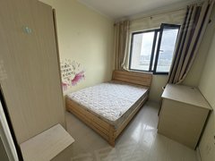 青岛黄岛东方影都融创茂旁星光岛一期杜鹃园精装修合租单间出租可短租可月付出租房源真实图片