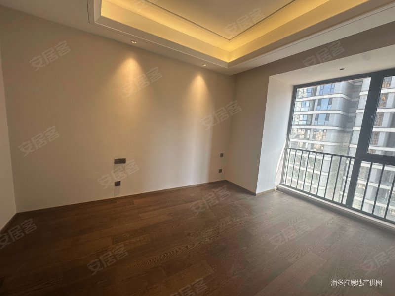 巫家坝绿地东南亚中心428公馆 临地铁   房视野开阔