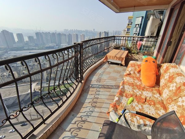 重庆南岸南坪鑫隆达金色家园南坪五小区金色家园海峡路轻轨站门口!