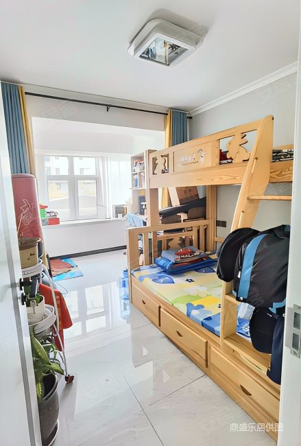 红山根西村136158号居民楼