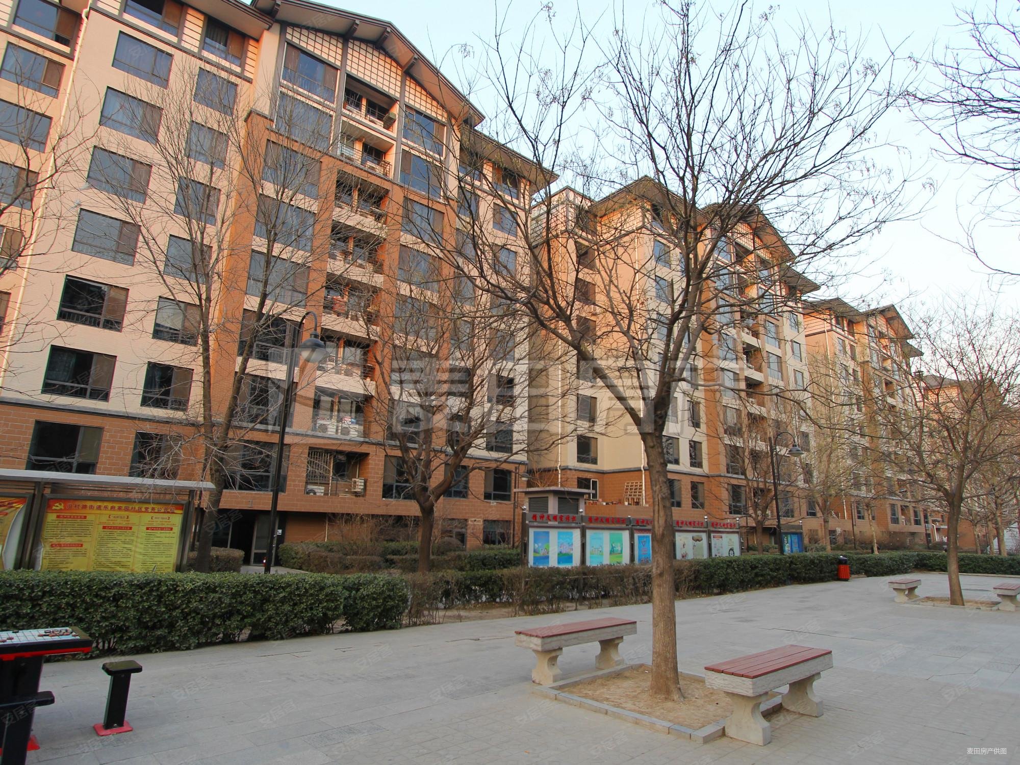 中间位置直接俯视花草树木,格局方正,双卫大2居室,乐府江南二手房