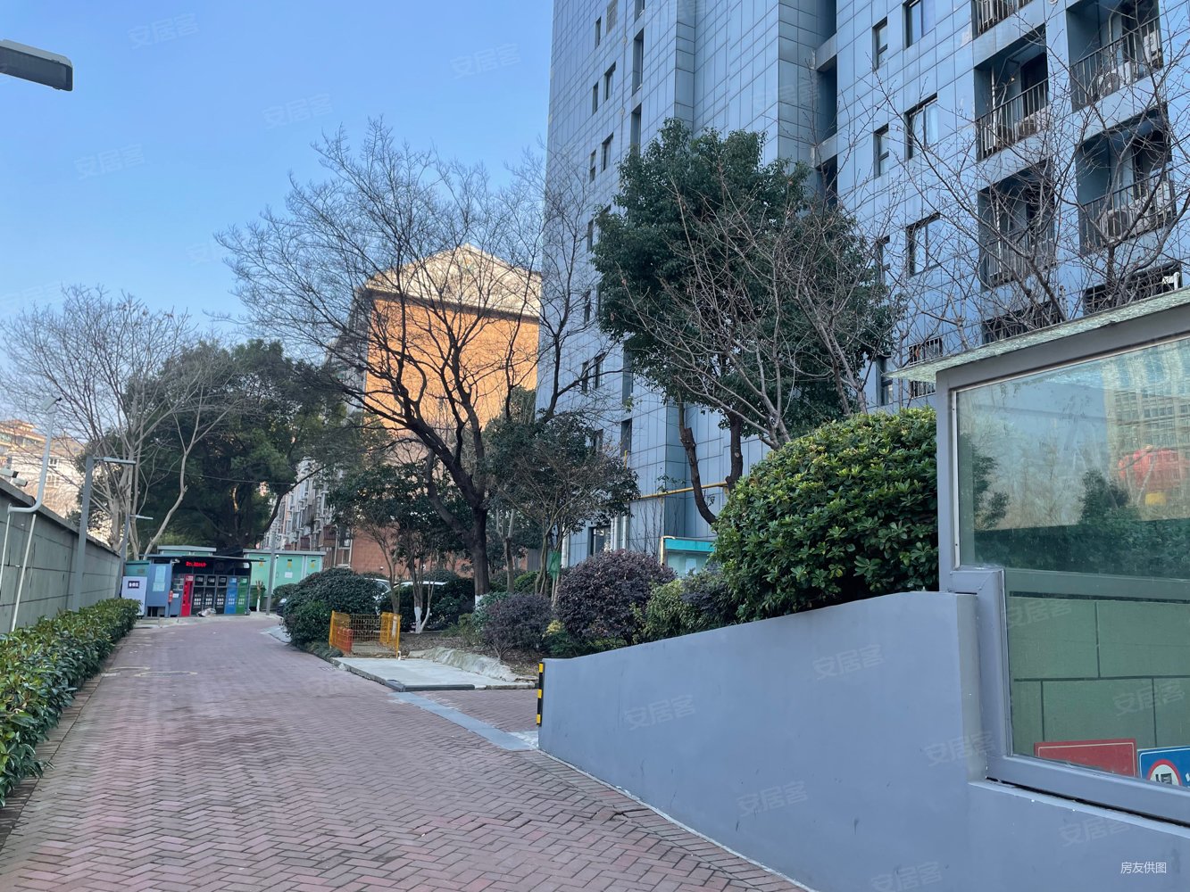 万达金鹰世界精装修2房一厅带电梯2号线地铁口急售有钥匙,蓝瑟公寓