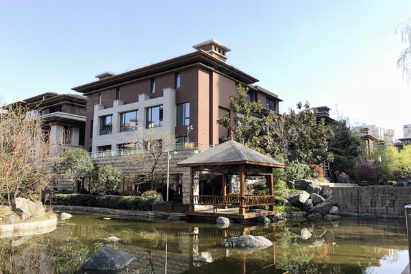 月19日 0人觉得很赞 特色 【小区户型】凤凰池总共有28栋别墅