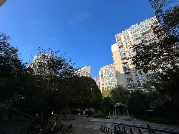 昆明西山大商汇华都花园a区精装三房 拎包入住 小区中间 大商汇 南悦