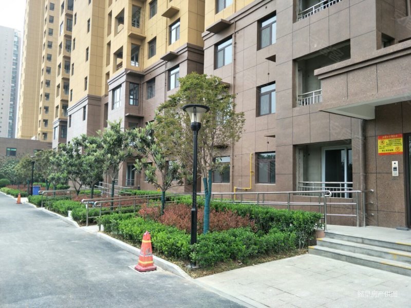 洛龙区大学城,御景苑一线河景房,南北直通,此价带车位