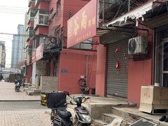 抚顺望花雷锋路铁岭小区一楼窗改门 挨着法库市场 随时看房出租房源真实图片