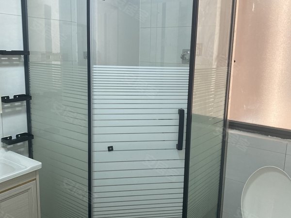 绍兴诸暨诸暨市区红泰小区急租宝龙1室精装,红泰开元银泰华城,宝龙广场附近停车很方便出租房源真实图片