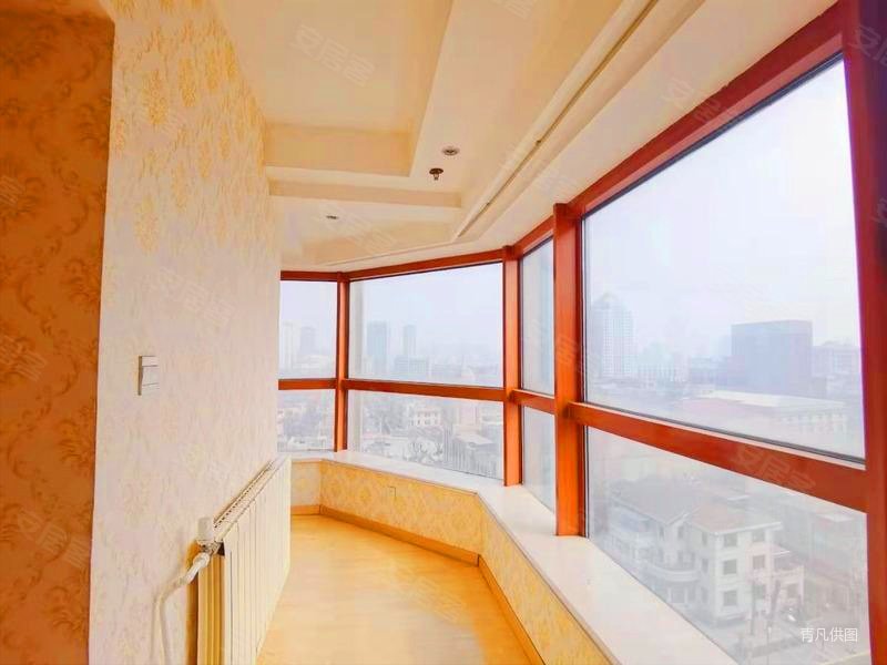 君临大厦 平层270度观景房两室120平 带煤气房随时看房