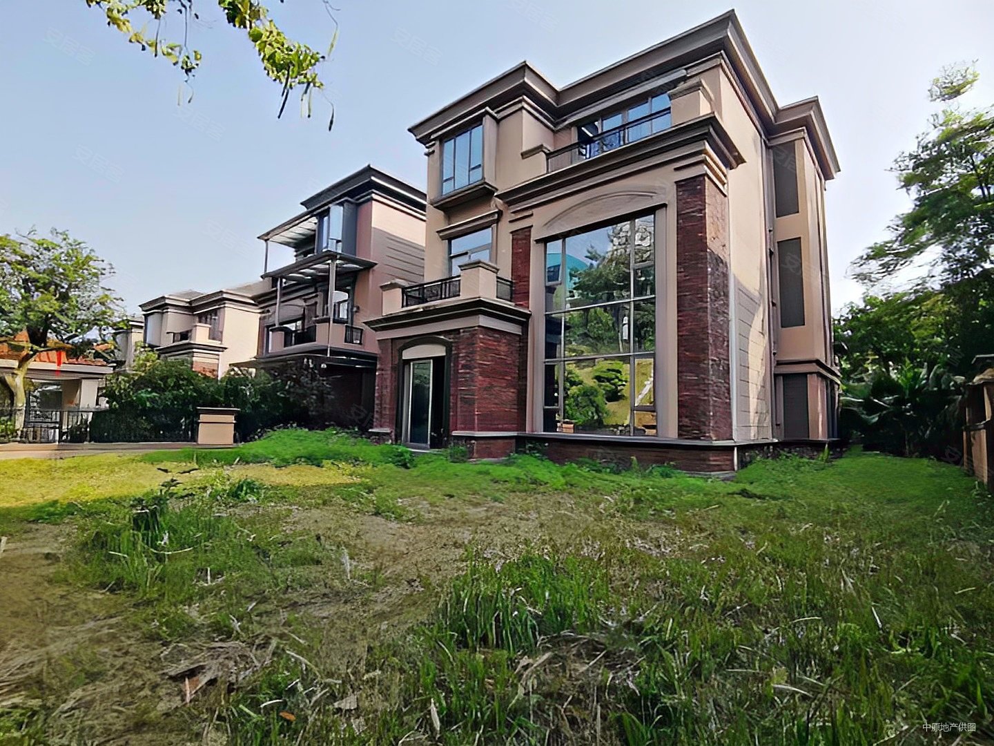 海逸豪庭御峰(别墅)6室2厅5卫322.68㎡南北1800万