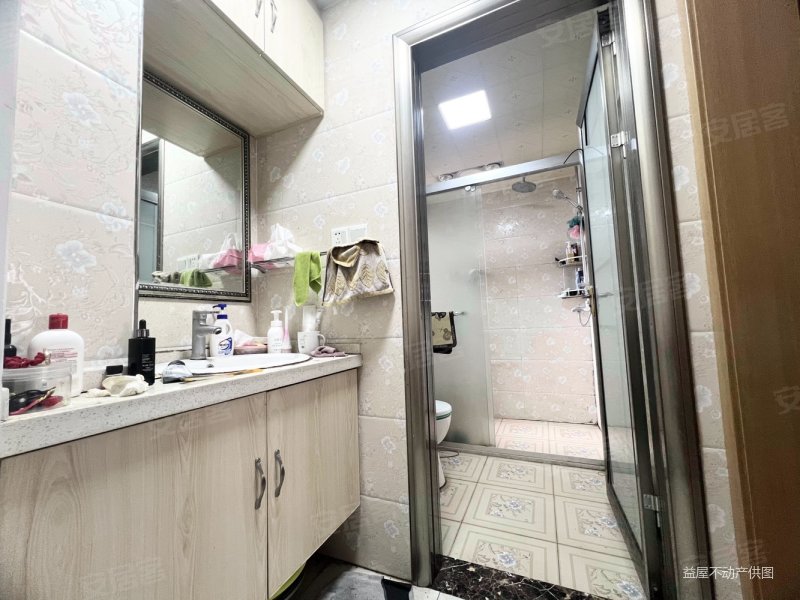 1号线龙眠大道县中旁近江宁医院金九汇对面泥塘新苑电梯房