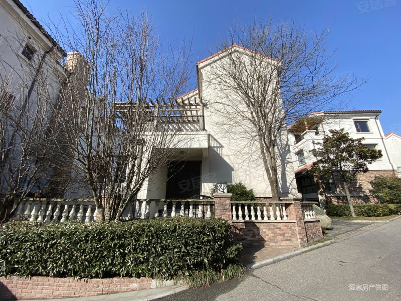 八大关海信清泉墅 独栋独体别墅   位置 精装拎包入住