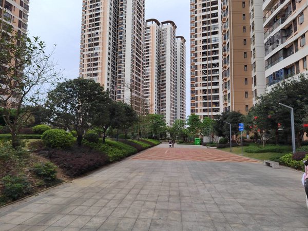 南宁江南五一路骋望珺玺骋望珺玺  靠江  精装三房家具家电齐全拎包