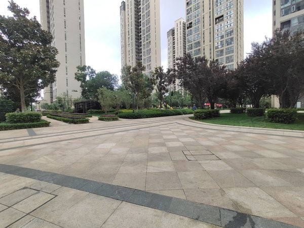昆明官渡世纪城恒大城世纪城樱花语旁 恒大城 房东自住房底价出租