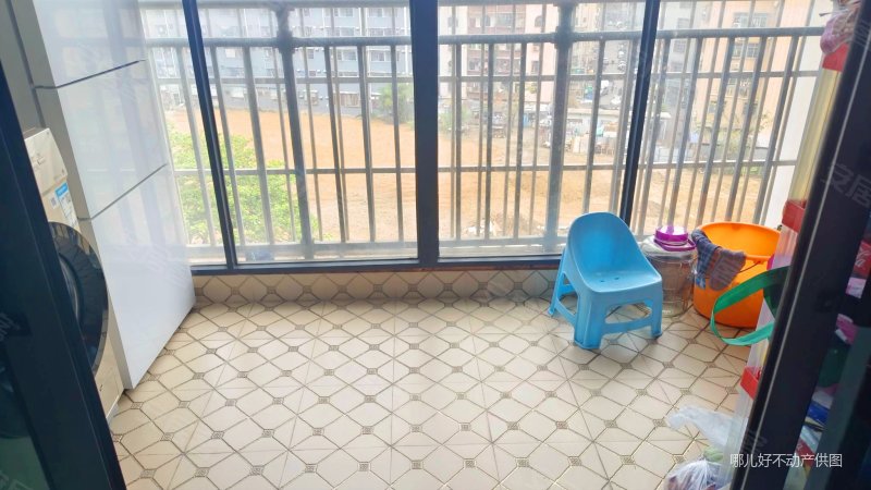 椰海大道山高旁边椰海雅苑电梯精装修次新小区户型彩光好朝南