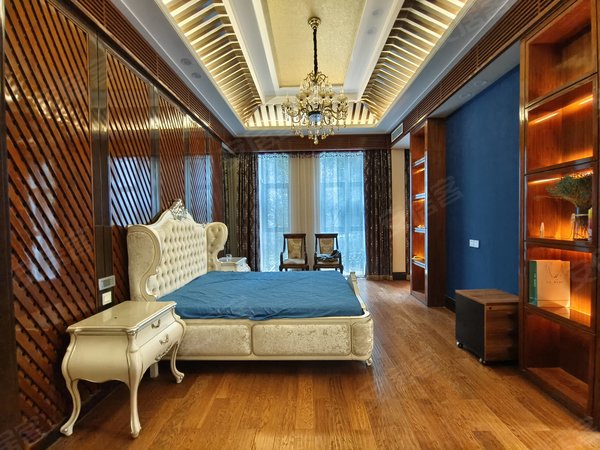 西安经开区城市运动公园海珀兰轩市政府 海珀兰轩 六室四卫 底跃 可