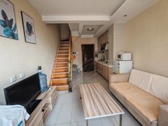 红河弥勒新世界湖泉湾一号，出门就是生态园，房子里可以看见湖，周边生活方便！出租房源真实图片