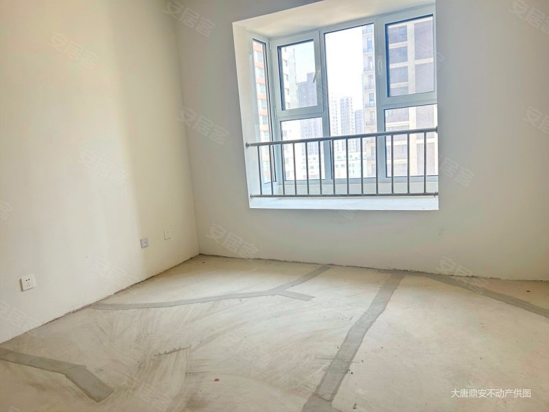 心怡海景苑 !新小区!老三小六中!配套成熟!随时看房!