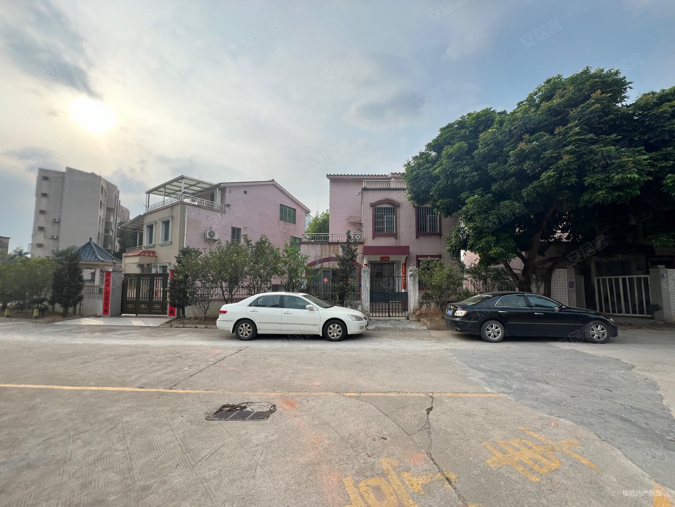 (独栋别墅)满五 地段优势 花园超大 位置居中 出国急售,东湖山庄(别墅