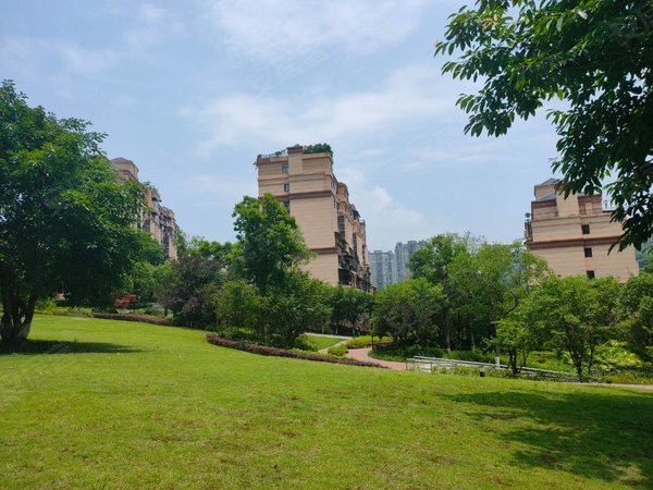 重庆涪陵涪陵宝龙广场泽胜温泉城(四期)出租,白色简欧装修,面积大