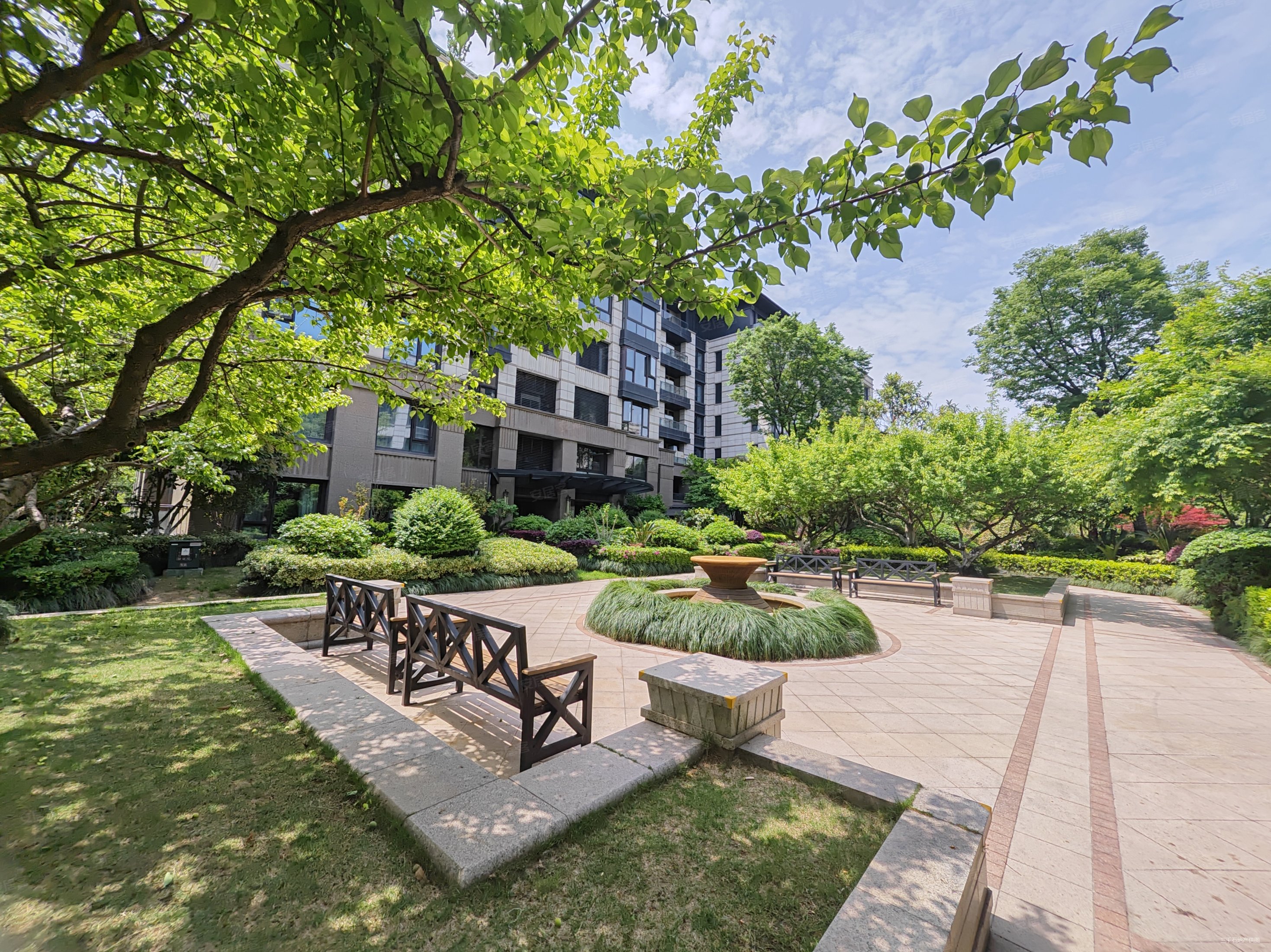 金地佘山天境(公寓住宅)4室2厅3卫226.6㎡南1420万