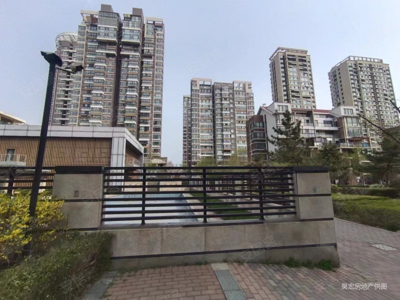 香逸中央东方华府4室2厅2卫147.57㎡南北100万