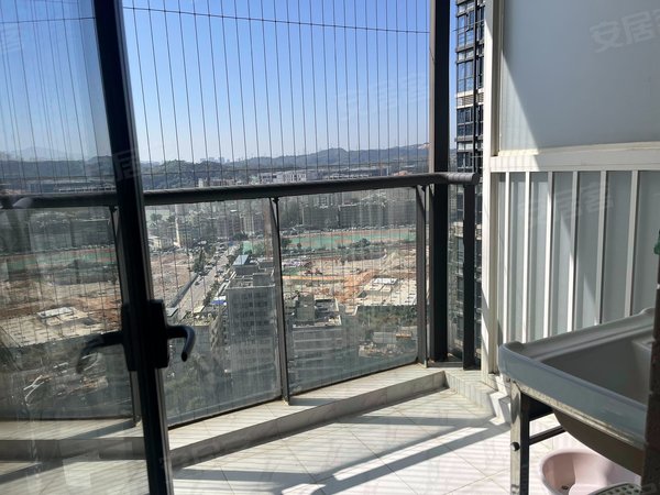 深圳龙华观澜珑门观澜长湖地铁口 珑门名苑 精装空四房 中高楼层 方便