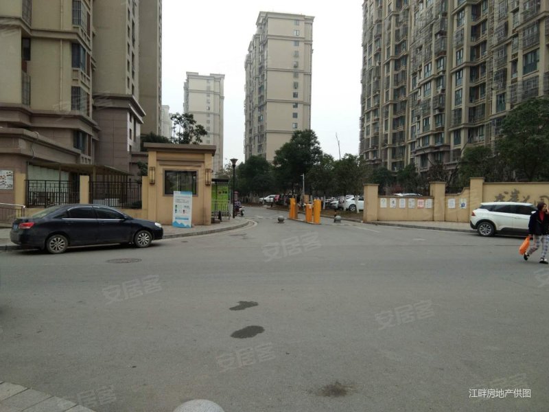 小高层 两室一厅南北通透户型 楼层好 位子好价格优 急售,龙岸花园