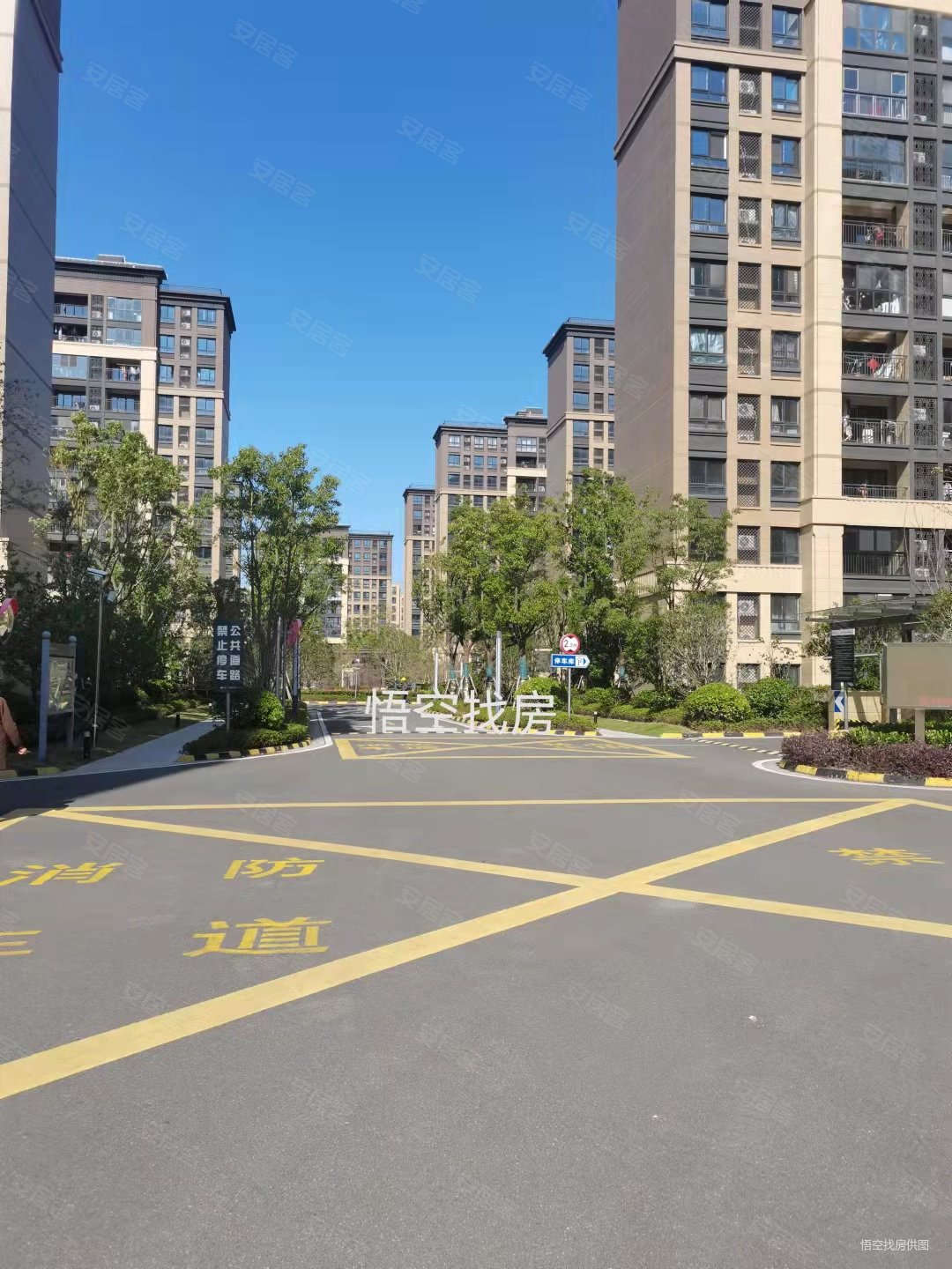 保利玲玥公馆3室2厅1卫82㎡南北200万