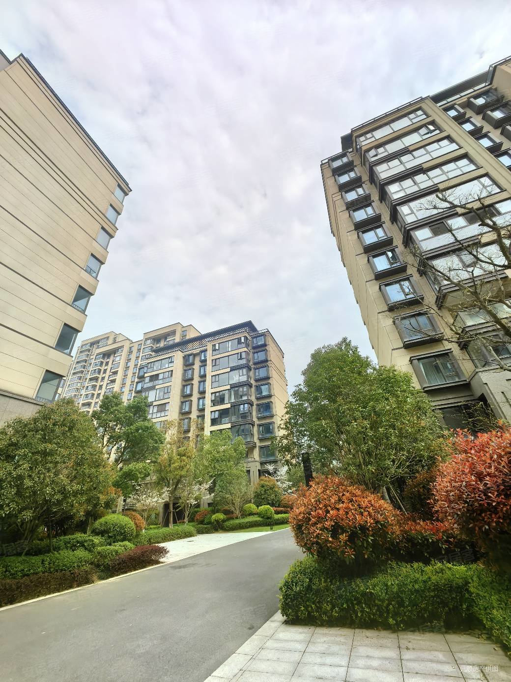 东部新城万象府4室2厅2卫136.07㎡南北470万