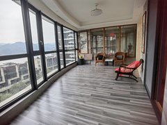 深圳盐田沙头角专梯入室，206平方大户型，豪华装修带家私，选择这里不会错出租房源真实图片