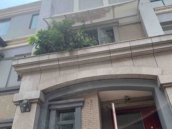 重庆江北观音桥半山华府(别墅)真实在租房源半山华府别墅适合办公随时