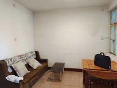 盱眙城区市中心五墩附近 好楼层简装二房 家具家电齐全750一个月出租房源真实图片