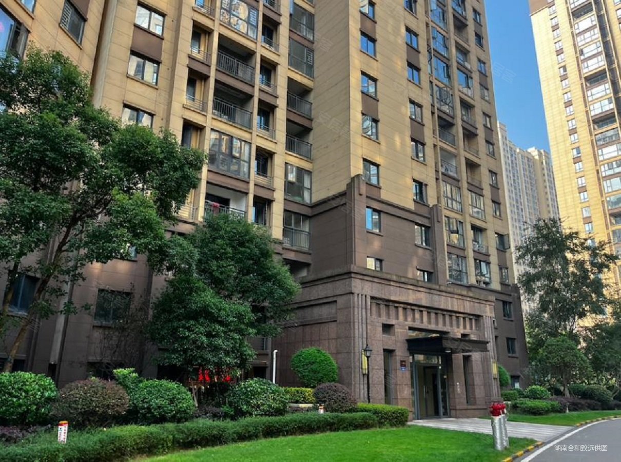 湘熙水郡3室2厅2卫128.24㎡南北140万