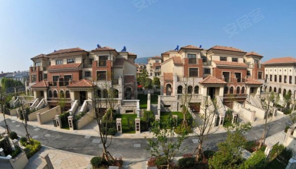 怡景湾联体别墅 358平位置好 满两年 地下一层 880万