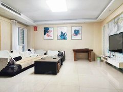 临汾尧都美都汇购物广场向阳西路圣会花苑小区，3室2厅2卫，152平米，8层，拎包住出租房源真实图片