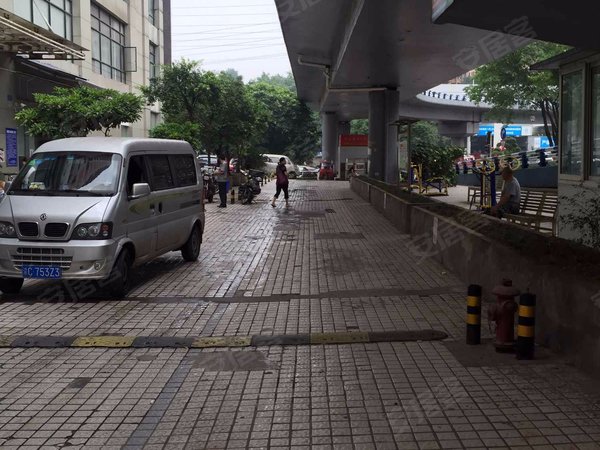 重庆九龙坡陈家坪郡都彩舍居家方便 随时看房 奥体轻轨站旁边 精装修