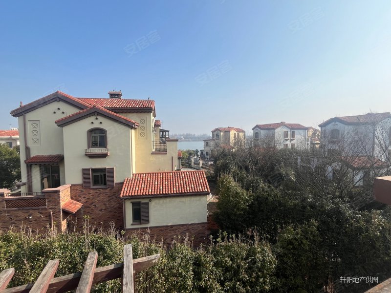 富力湾独栋别墅,  的户型,  的位置,南花园南临水