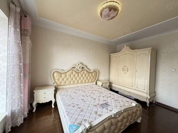 包头九原富力城富力城(EFG区)富力城 117平 三居室 欧式风格 带全套家具家电 拎包入住出租房源真实图片