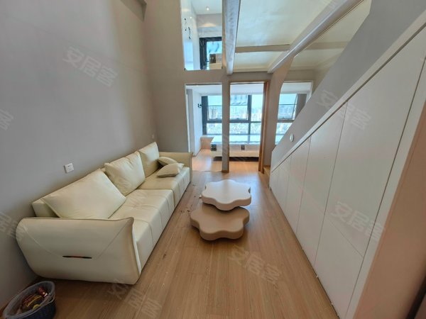 昆明西山前卫营润城第四大道万达广场 润城第四大道loft公寓两室两卫