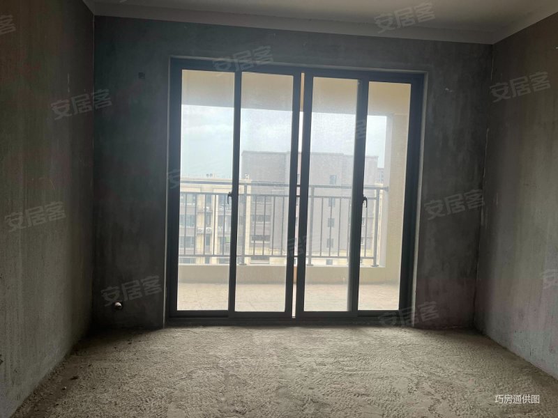 力高澜湖御景 商品房 正南朝向 有电梯 楼龄新 满二